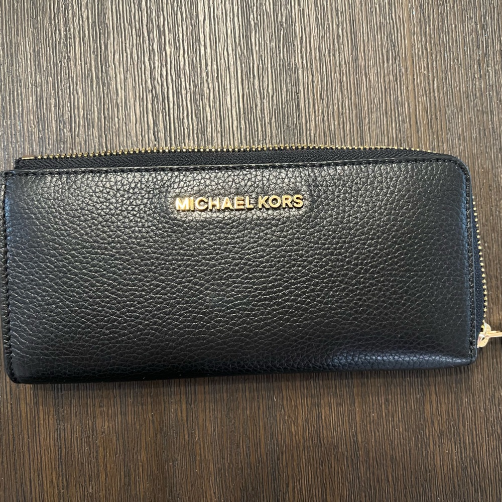 Michael Kors Pebbled Black Zip Wallet